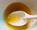 Hình bước làm 3 của món Gỏi cá trích cuốn bánh tráng