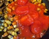 Foto del paso 3 de la receta: Capelini en salsa de berenjena y tomate