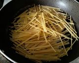 Foto del paso 2 de la receta: Guiso de calabacines con fideos