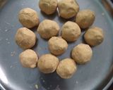 A picture of step 3 of Besan Ladoo.