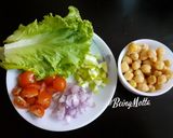 A picture of step 2 of Mediterranean Chickpeas Salad.