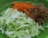 Hình bước làm 1 của món Gỏi bắp cải chay