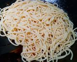 Gambar langkah 5 resipi Spaghetti Aglio Olio Udang Harimau.