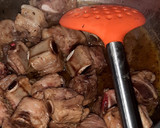 Foto del paso 4 de la receta: Costillas a la miel con patatas