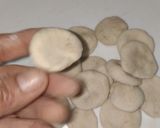 सिर्फ 2 चीज़ों से बनाएं बेहद स्वादिष्ट मोमोज़ 😋 रेसिपी चरण 4 फोटो