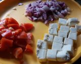 A picture of step 2 of Palak paneer.