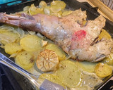 Foto del paso 6 de la receta: Paletilla de cordero al horno con patatas y cebolla