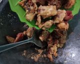 Foto langkah ke 6 dari resep Kepiting Soka Khas Tarakan goreng Bersalut Telur Asin Daun Kari.