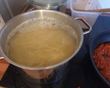 A picture of step 1 of Tomato spaghetti pasta.