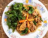 รูปขั้นตอนการทำที่ 2 ของ หมูสไลด์กะเพรากรอบ