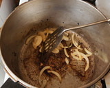 Foto del paso 2 de la receta: Cuete mechado en gravy