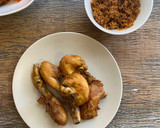 Foto langkah ke 5 dari resep Ayam Goreng Serundeng Lengkuas (Bumbu Ungkep).
