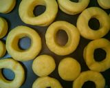 Foto langkah ke 5 dari resep Donat.