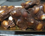 मूंगफली चॉकलेट चिक्की(Moongfali chocolate chikki recipe in Hindi) रेसिपी चरण 7 फोटो