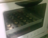 Foto langkah ke 7 dari resep Choco Cashew Cookies.