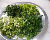 A picture of step 1 of Hariyali pulav.