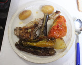 Foto del paso 7 de la receta: Contramuslos de pollo con patatas y verduras