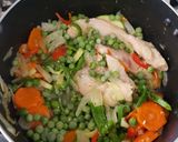 Foto del paso 3 de la receta: Pollo arvejado con puré