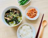 A picture of step 3 of Korean Style Beef and Radish Seaweed Soup.