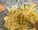 Foto del passaggio 1 della ricetta Ciambellone di Mele con Banana e Noci