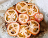 Foto del paso 2 de la receta: Pizzeta de pan rallado con calabacín verde y tomate