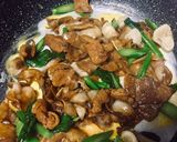 รูปขั้นตอนการทำที่ 2 ของ เบนโตะผัดซีอิ๊วหมูใส่ไข่
