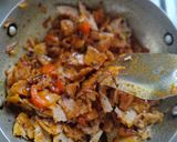 A picture of step 4 of रोटी के पोहे (कढ़ाई में).