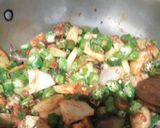 A picture of step 4 of Bhindi Aaloo Fry.
