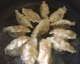 Foto langkah ke 6 dari resep Gyoza saus asam manis.