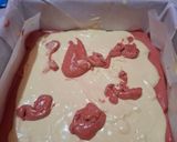 Foto langkah ke 7 dari resep Red Velvet Marble Cheesecake.