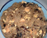 Foto langkah ke 5 dari resep Bihun Seafood Jamur Kuping.