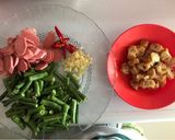 Foto langkah ke 1 dari resep Tumis kacang panjang terasi - tabur cakwe, ala Shelly.