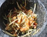 รูปขั้นตอนการทำที่ 4 ของ ปลาอินทรีย์ทอดราดยำไข่ปู