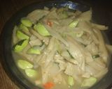 Foto langkah ke 3 dari resep Tumis jamur tiram pete.