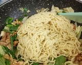 Foto langkah ke 9 dari resep Mie Goreng Nyemek.
