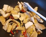 A picture of step 2 of Veggie stirfry with oystermushrooms.