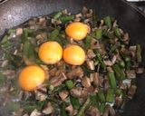 Foto del paso 3 de la receta: Revuelto de espárragos y champiñones