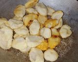 Foto langkah ke 5 dari resep Getas Tepung (Ketan dan Beras) dibaluri gula putih.