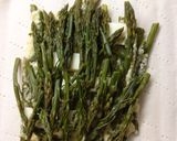 Foto del passaggio 3 della ricetta Strudel salato con asparagi e formaggio