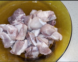 Foto del paso 1 de la receta: Brochetas de cerdo en adobo