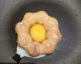 รูปขั้นตอนการทำที่ 1 ของ Egg in a Pon de Ring 🍳 Mochi 🍩 #Leftovermakeover