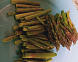 Foto del paso 1 de la receta: Fideuá de verduras y langostinos con allioli de rábanos