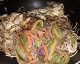 এগ  চিকেন চাউমিন(egg chicken chow mein recipe in Bengali) রেসিপির ধাপ 5 ছবি