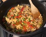 Une image de l'étape 10 de Spaghettis tricolores à la pancetta, poivrons, tomates, champignons et gruyère.