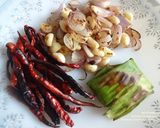 รูปขั้นตอนการทำที่ 2 ของ ข้าวผัดน้ำพริกปลาสลิด
