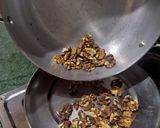সুগার কোটেড ওয়ালনাট (Sugar Coated Walnut recipe in Bengali) রেসিপির ধাপ 1 ছবি