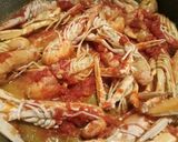 A picture of step 3 of Langostines in a spicy tomato sauce.