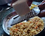 A picture of step 2 of Veg cheezy maggi franky.