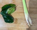 Foto langkah ke 3 dari resep Oseng Sambal Cumi Pete.