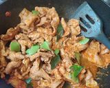 รูปขั้นตอนการทำที่ 2 ของ ผัดพริกแกงหมูถั่วฝักยาว